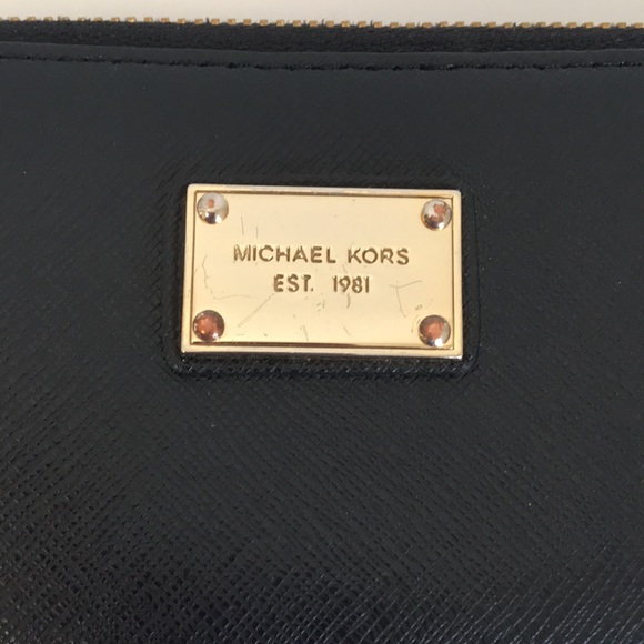 Micheal Kors Wallet Wristlet - Picture 2 of 4